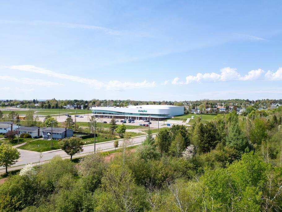 Dieppe Charm Suites, 3 BDRM, Close to Local Market