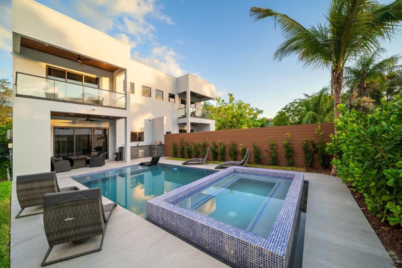 Elements Las Olas w Pool and Spa Near Beach view 4