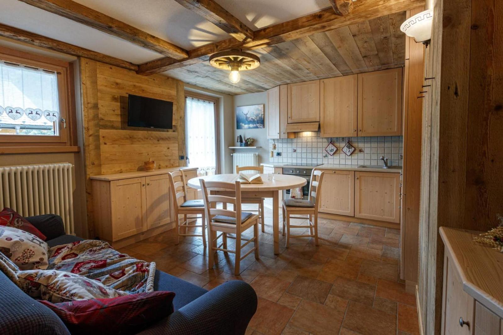 Casa Clus Bormio apartments 2 view 3