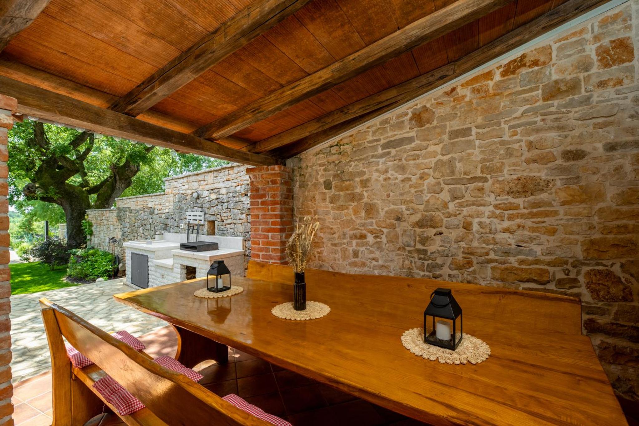 Little Owl Estate - Authentic Istrian Stone Villa