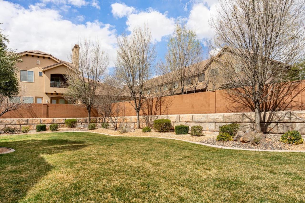 Around The World 2 Heated Pools Spas BBQ view 4