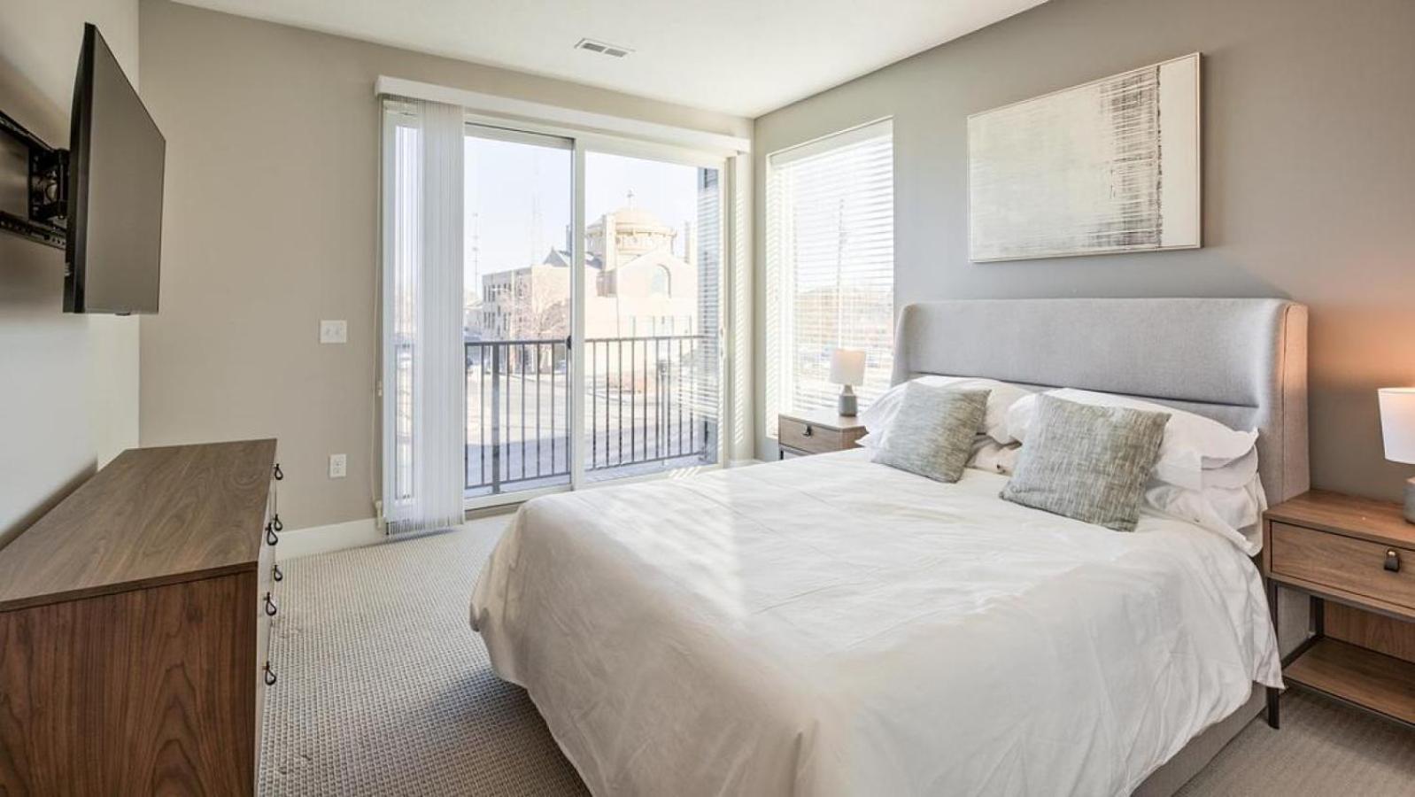 Landing at Star Lofts - 1 Bedroom in Petersburg view 2