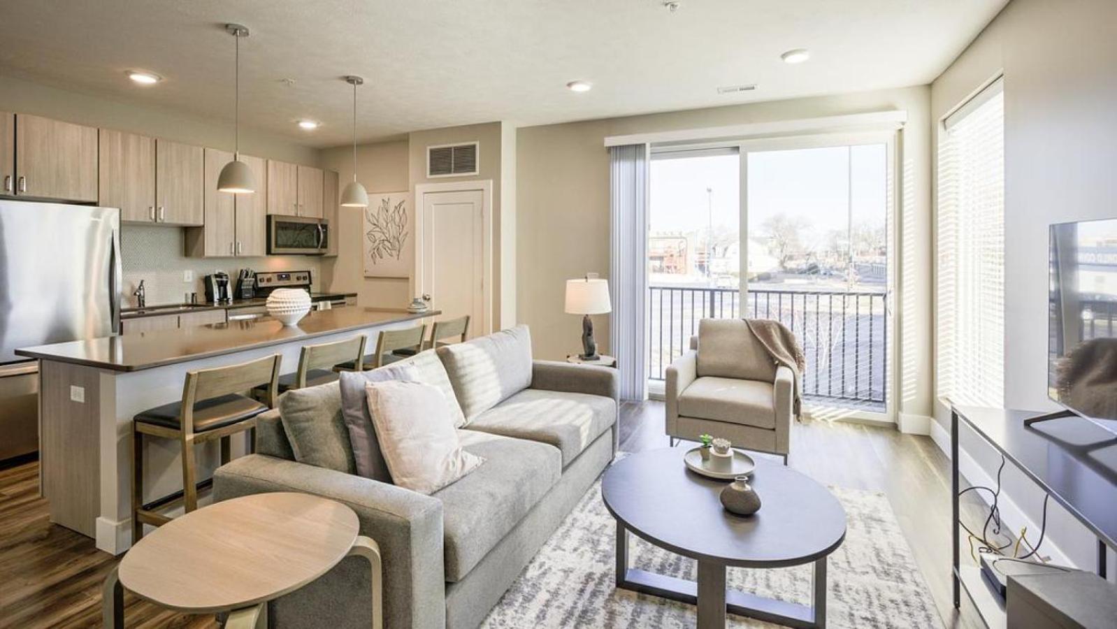 Landing at Star Lofts - 1 Bedroom in Petersburg view 3