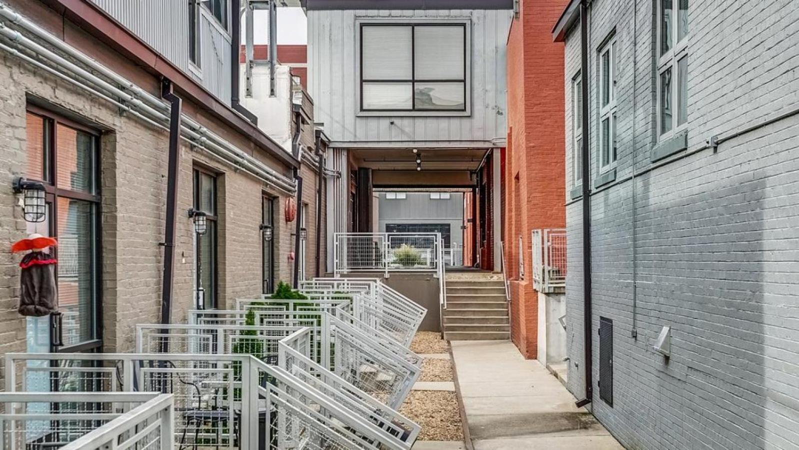 Landing at Hopper Lofts - 2 Bedrooms in Manchester view 2