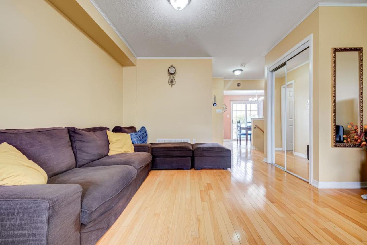 Brampton Retreat - Quiet 2BR Residential Area
