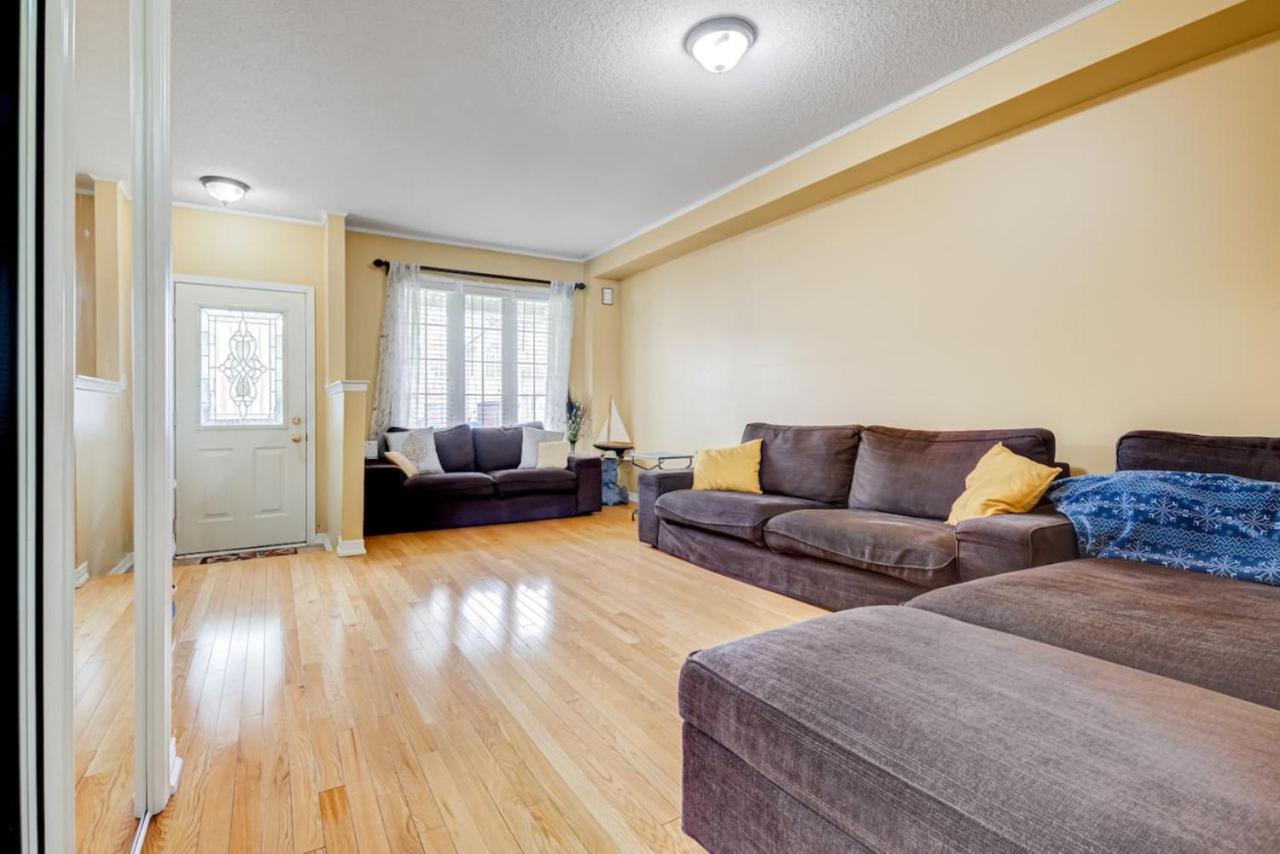Brampton Retreat - Quiet 2BR Residential Area
