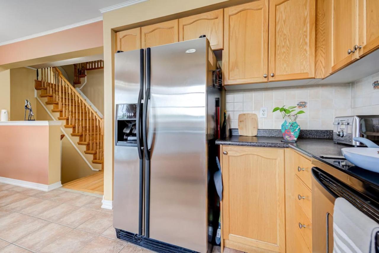 Brampton Retreat - Quiet 2BR Residential Area