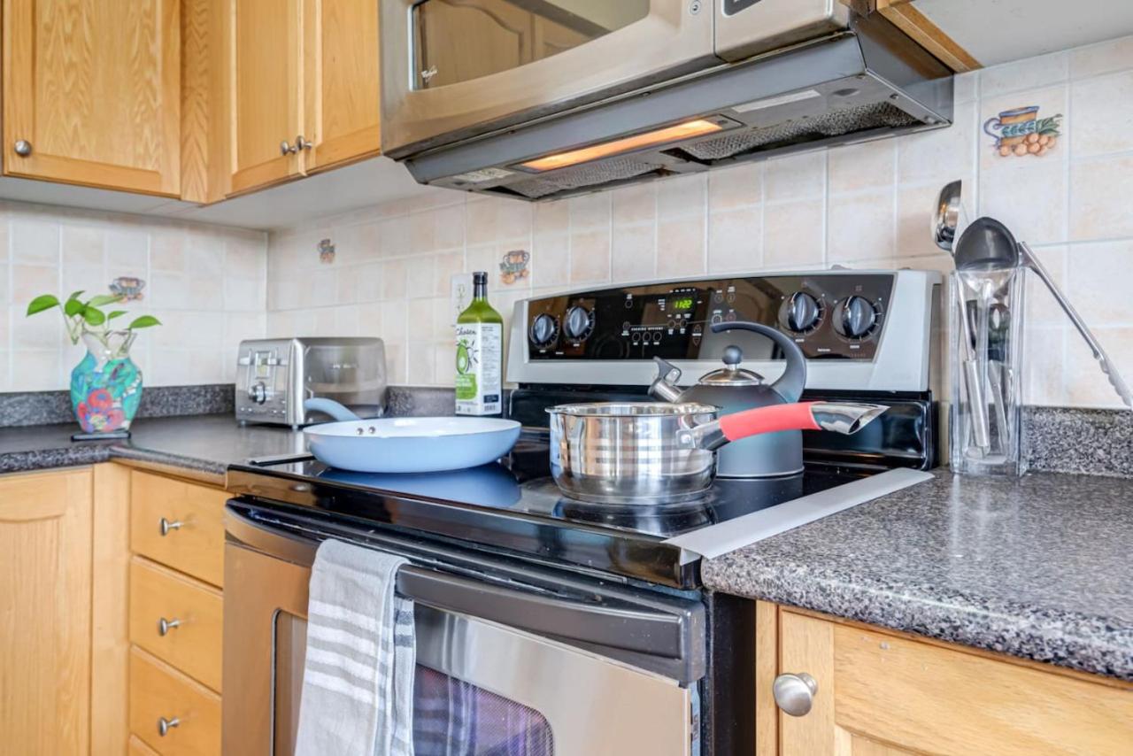 Brampton Retreat - Quiet 2BR Residential Area