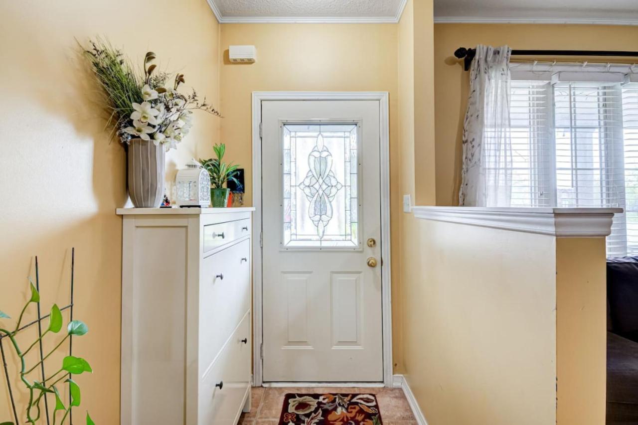 Brampton Retreat - Quiet 2BR Residential Area