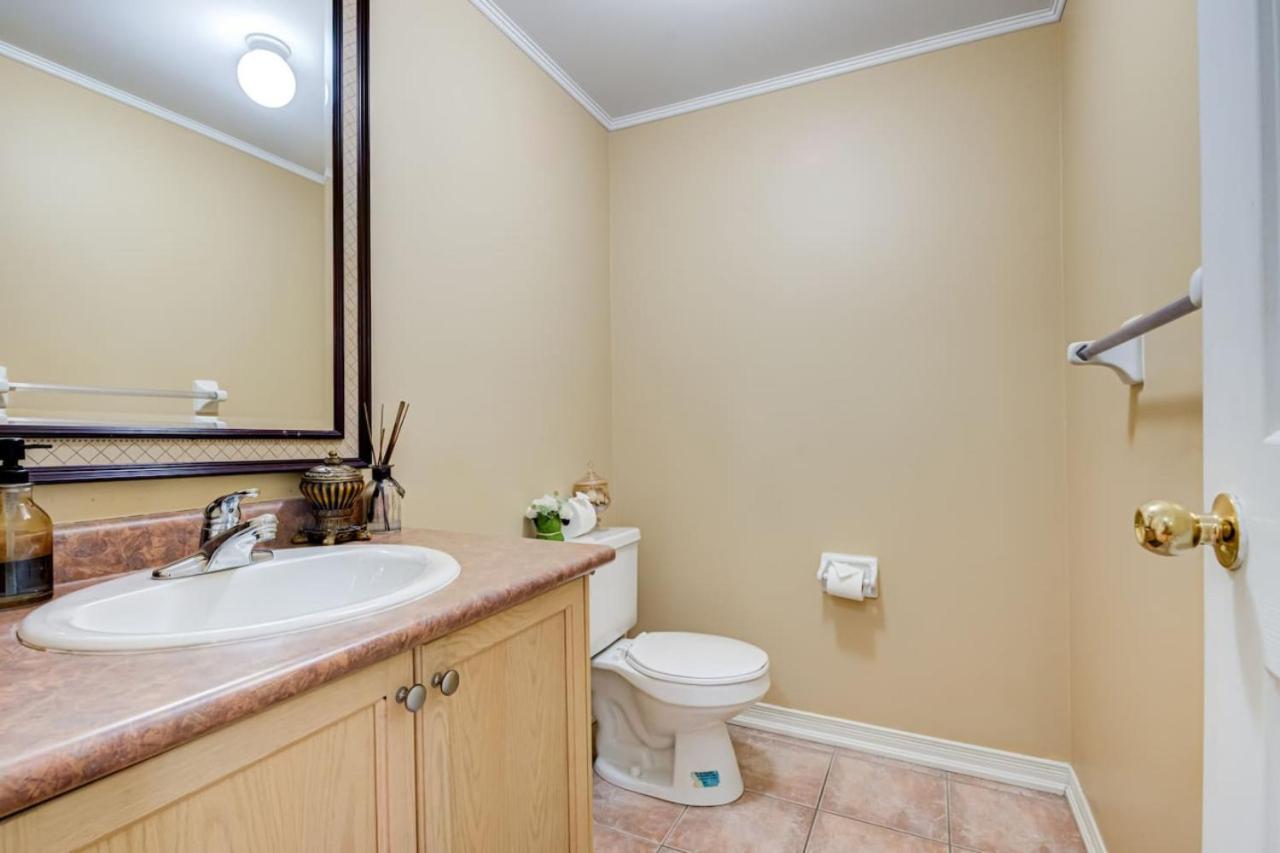 Brampton Retreat - Quiet 2BR Residential Area