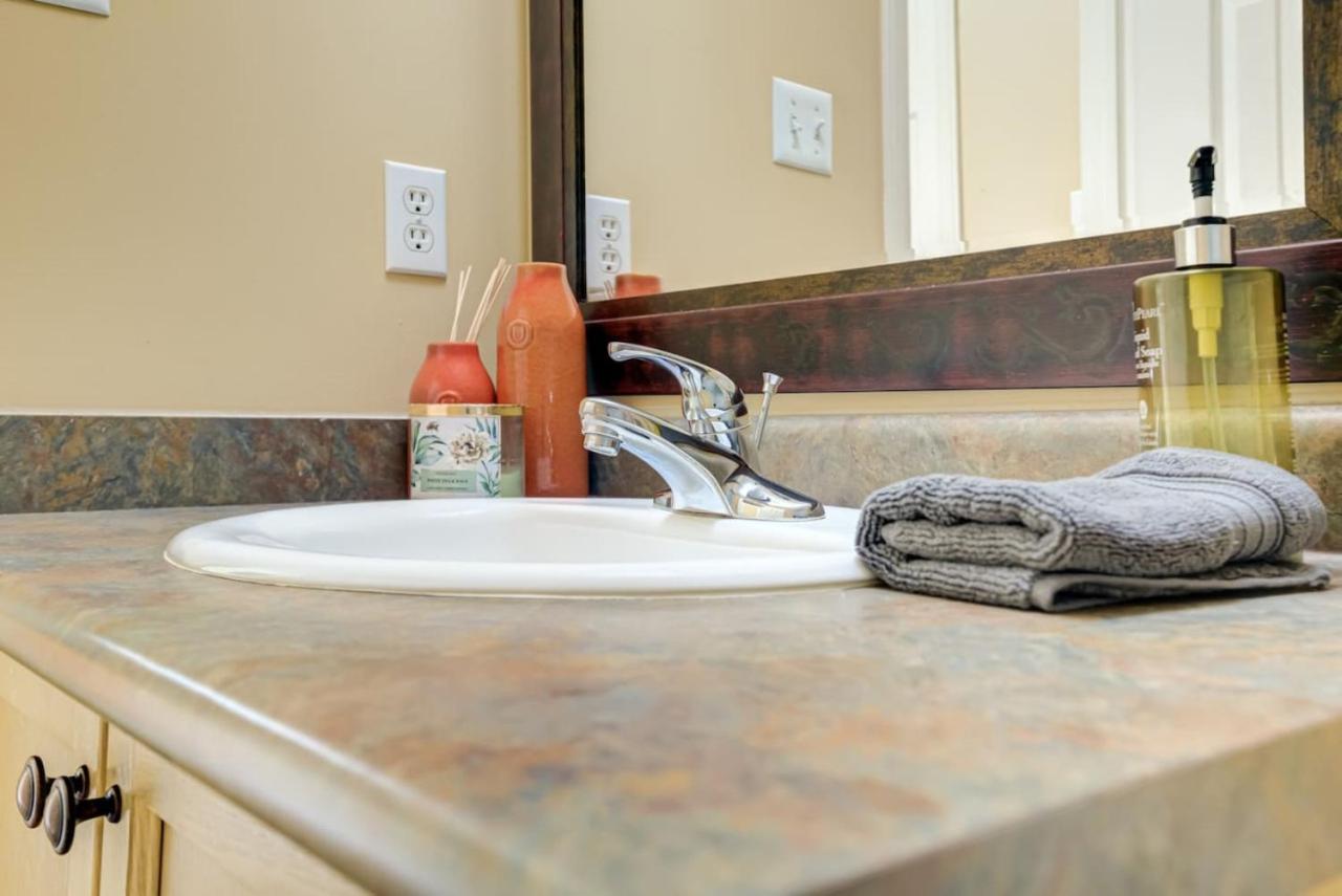 Brampton Retreat - Quiet 2BR Residential Area