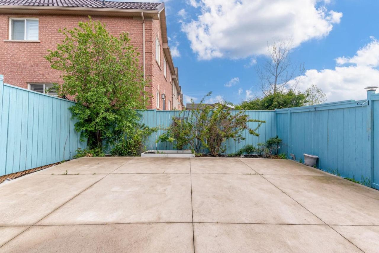 Brampton Retreat - Quiet 2BR Residential Area