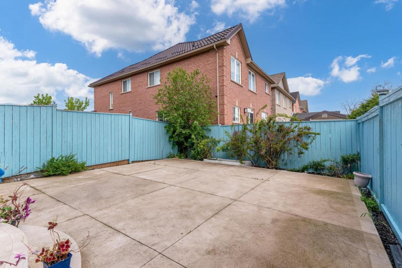 Brampton Retreat - Quiet 2BR Residential Area