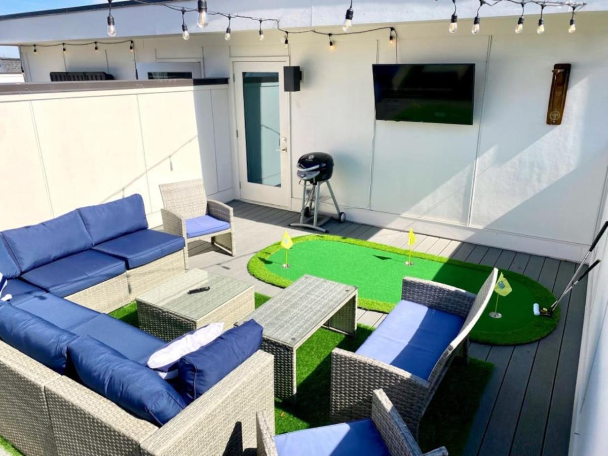 East Nashville Townhome 5min to Grand Ole Opry! Rooftop Deck, Grill, TV and Golf view 3
