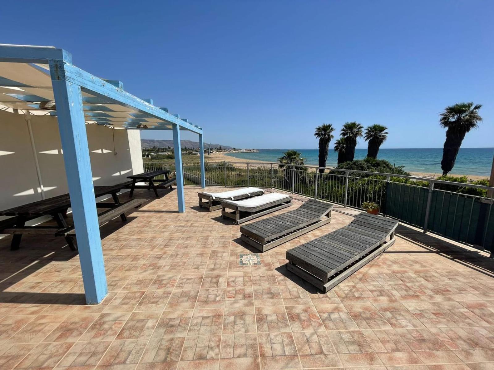 Nemo mare en Noto Marina — balance & terrace