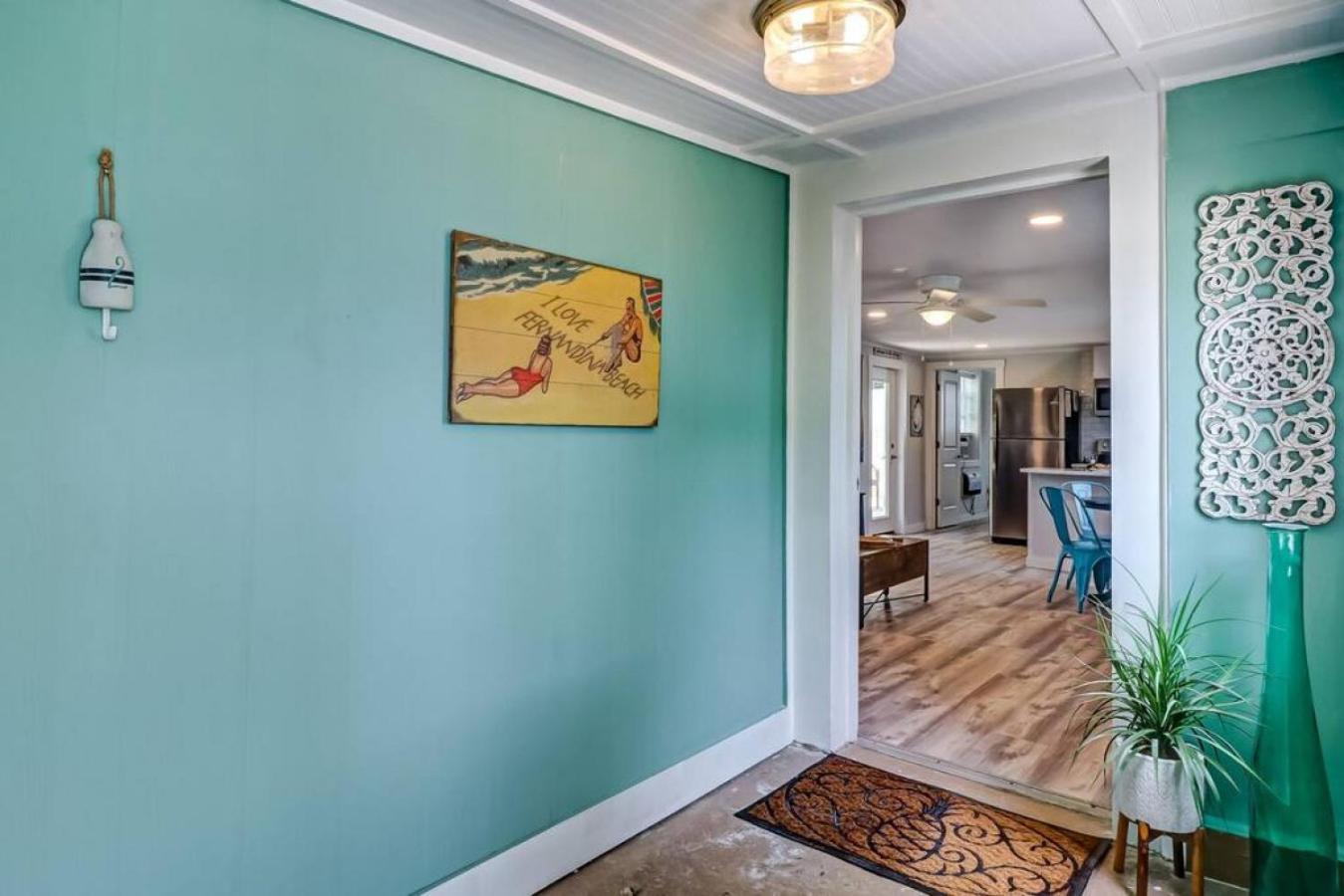 Sea Glass Cottage 1 - Updated Beachside Sleeps 4 view 4