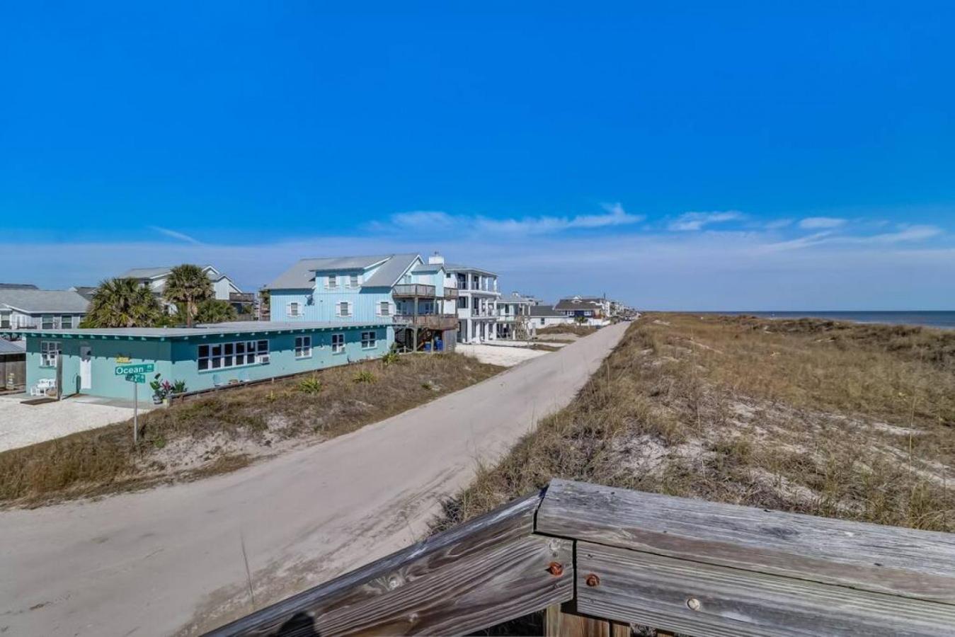 Sea Glass Cottage 4 - Renovated - Steps to Beach - Outdoor Courtyard view 3