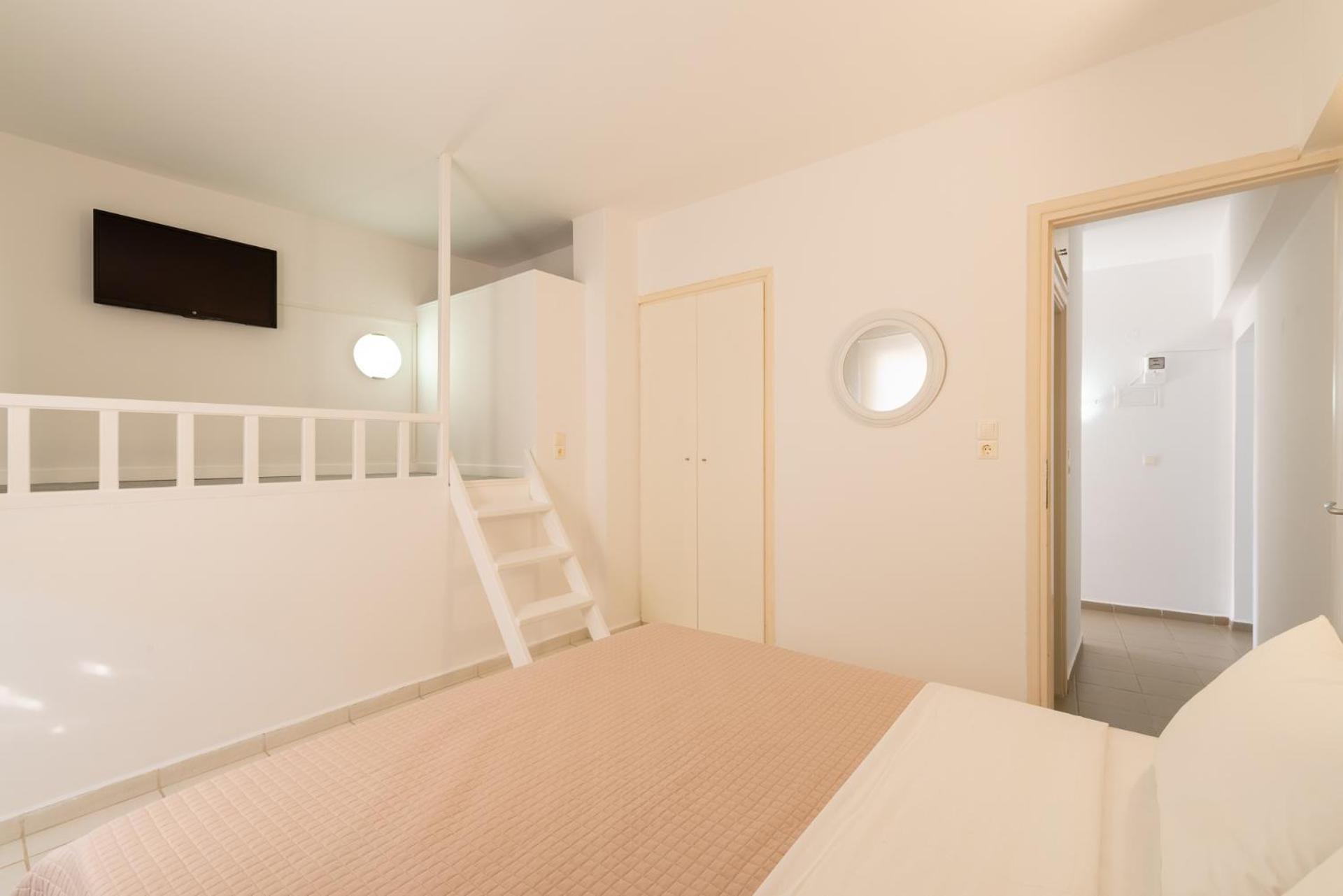 Elio C 1BDR Apt 1 min from the beach by Hospi Living view 3