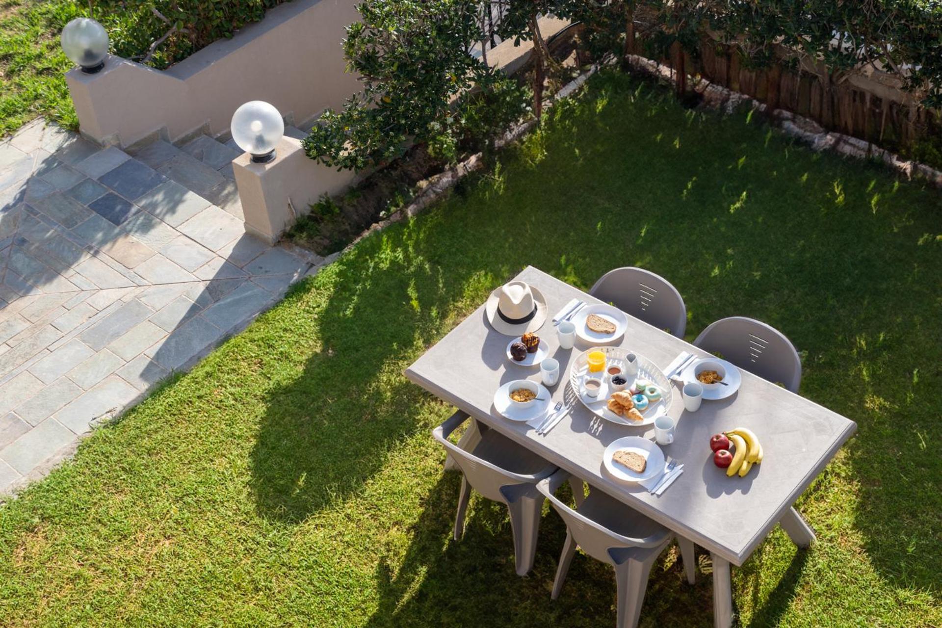 Elio C 1BDR Apt 1 min from the beach by Hospi Living view 2