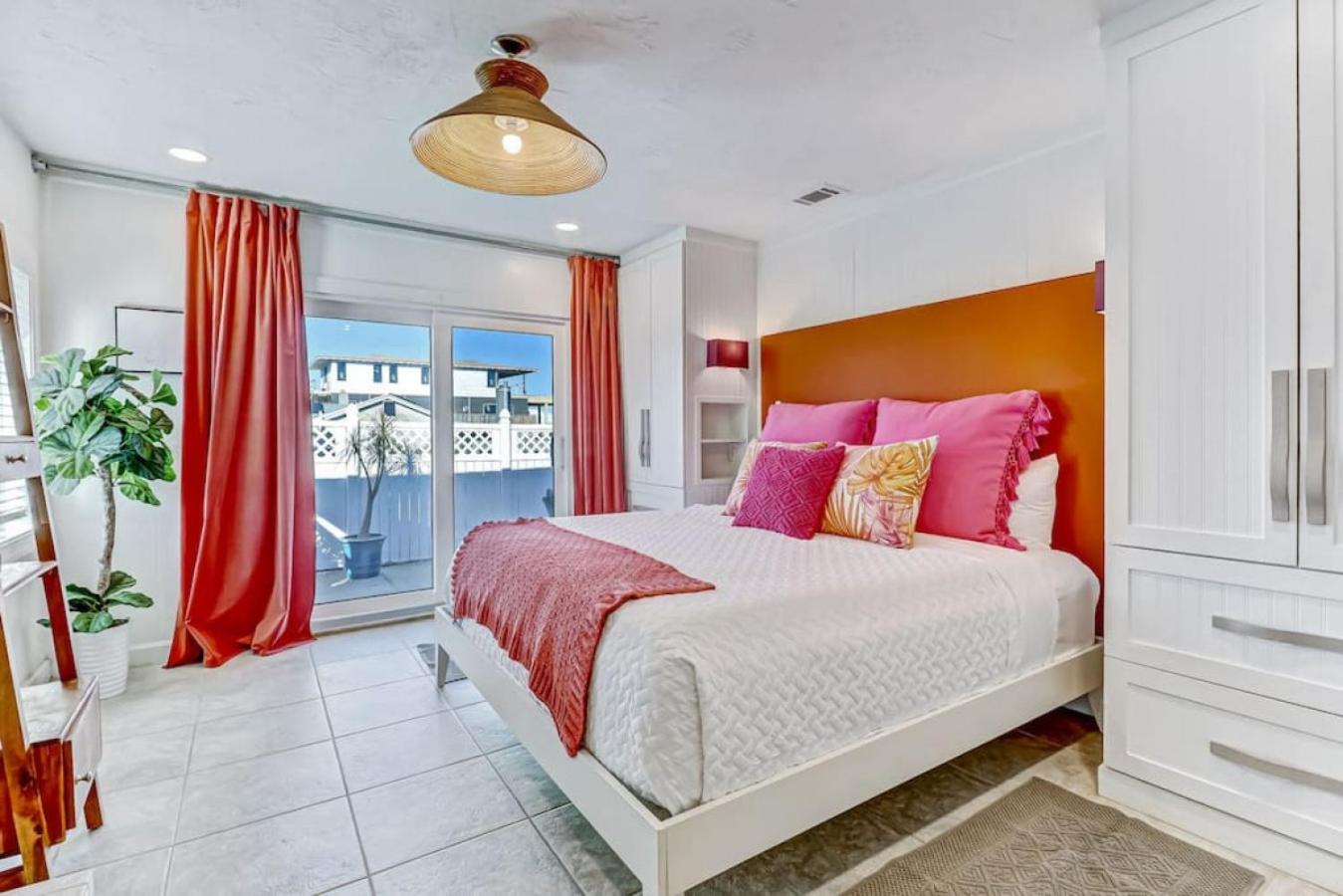 Coastal Cottage 212 - Oceanview Deck and Patio - Grill - Steps from the Beach view 4