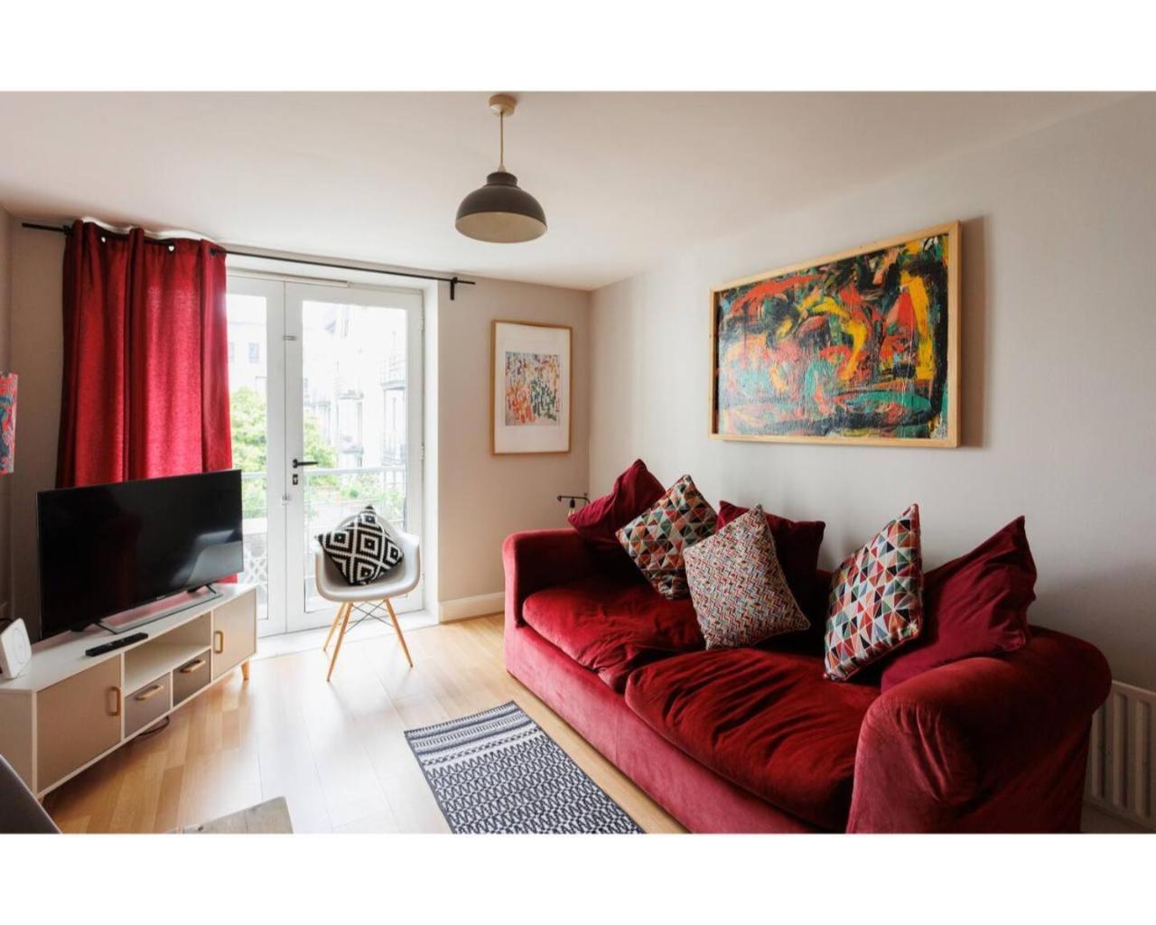 Central Belfast Apartments Queen's Quarter view 4