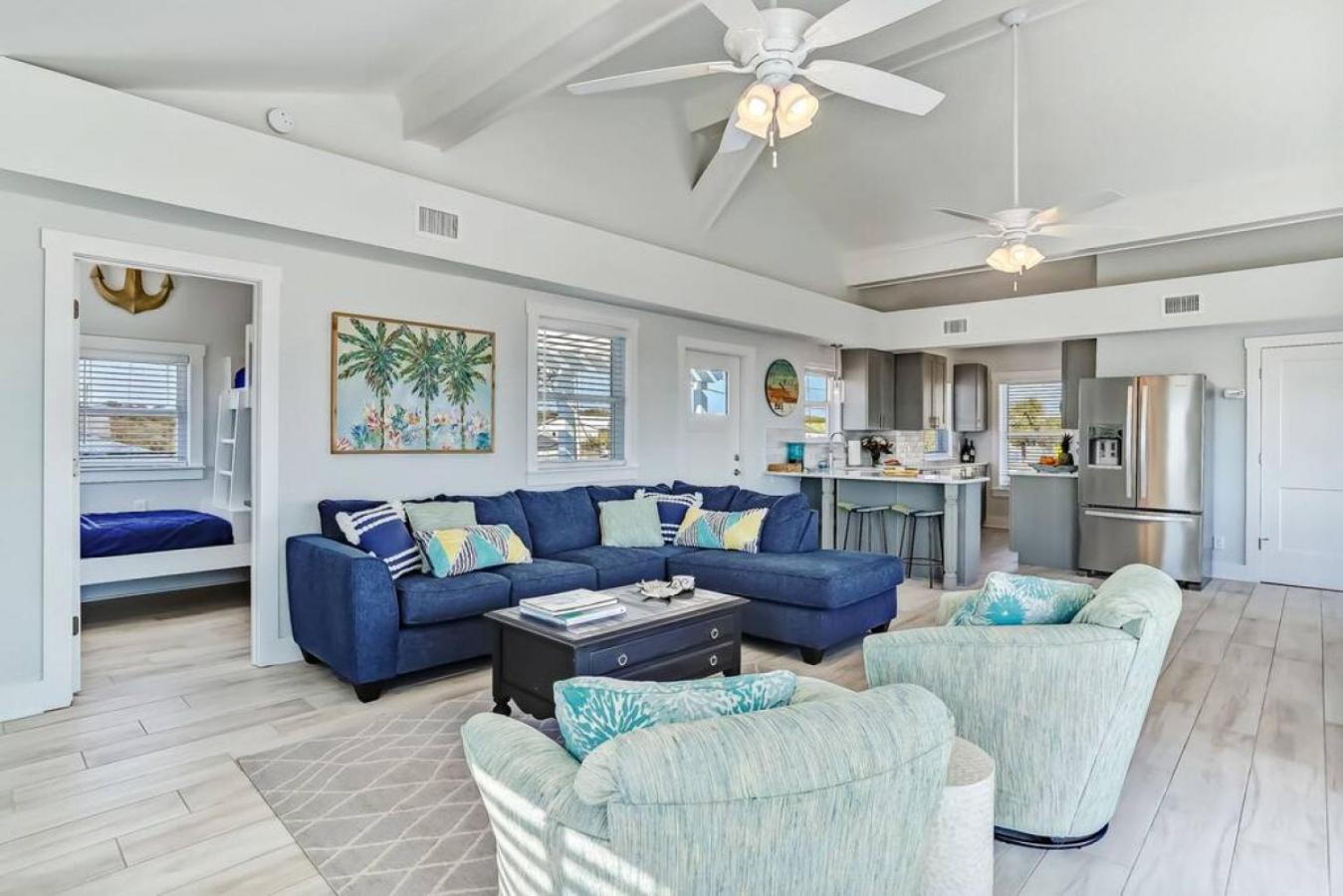 Dukes Beach House - Oceanfront - Huge Deck - Breathtaking Views view 3