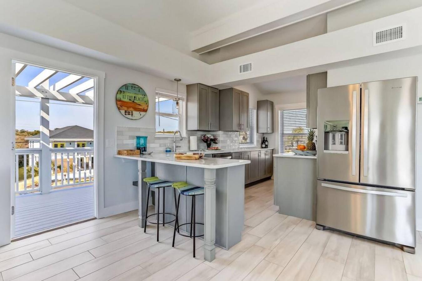 Dukes Beach House - Oceanfront - Huge Deck - Breathtaking Views view 5