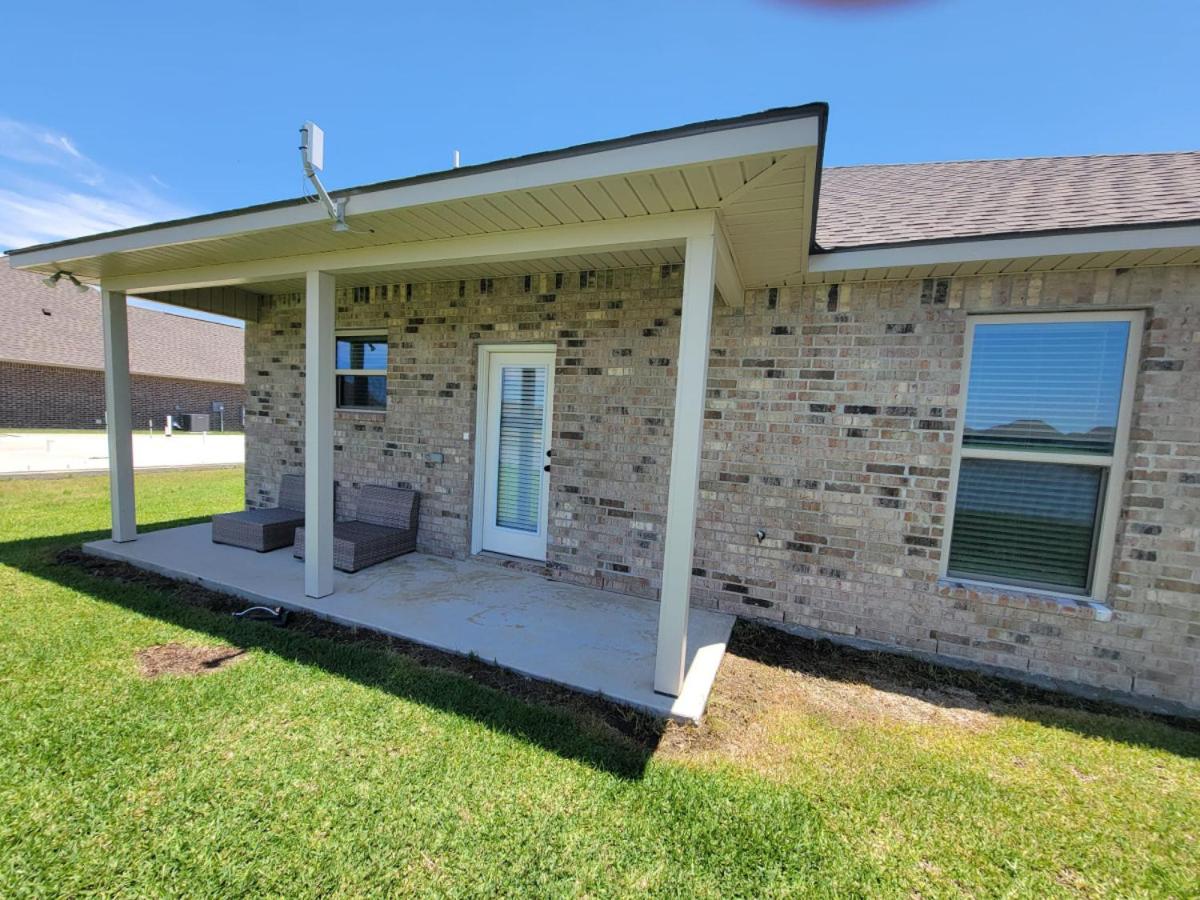 Sunset Hideaway 15 min from Downtown Lake Charles