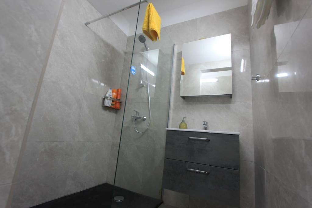 Superb Apartment steps away from Finikoudes Beach