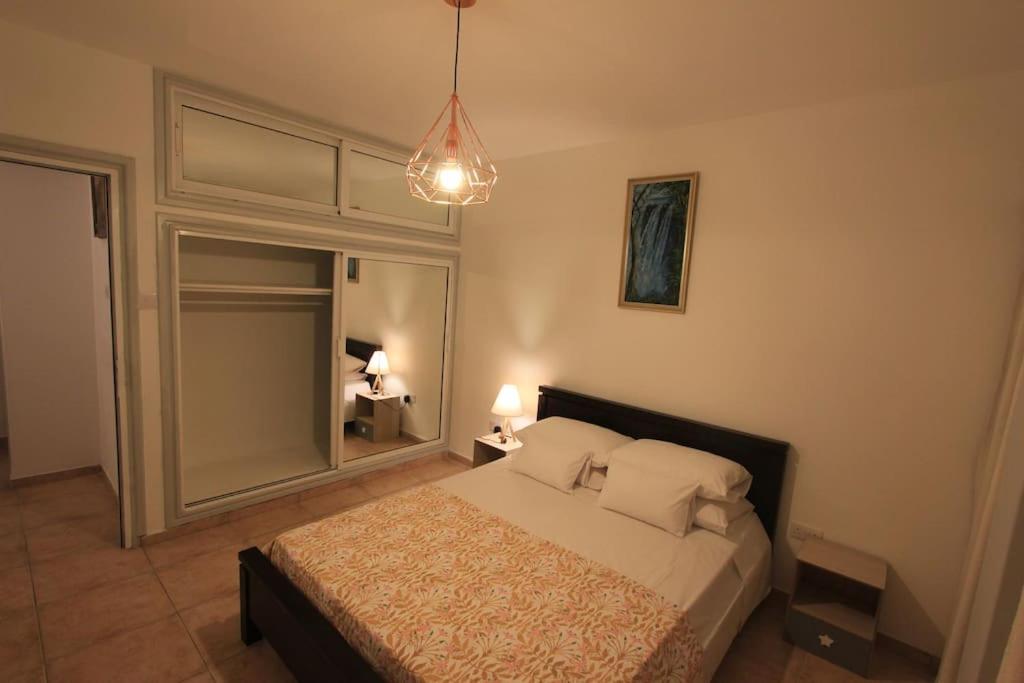 Superb Apartment steps away from Finikoudes Beach