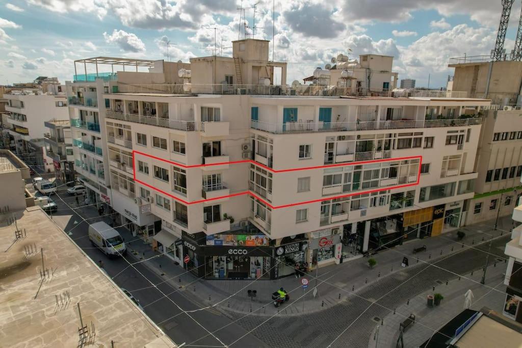 Superb Apartment steps away from Finikoudes Beach