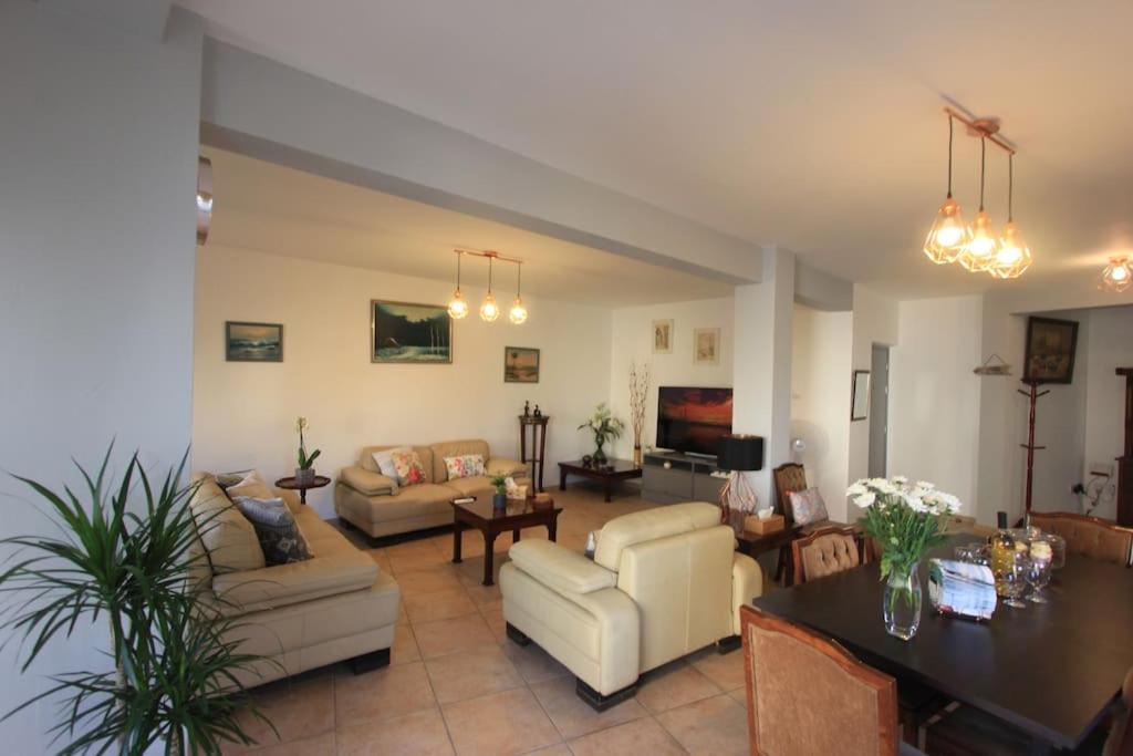 Superb Apartment steps away from Finikoudes Beach