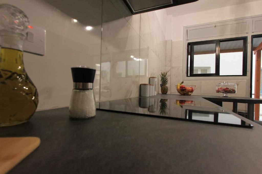 Superb Apartment steps away from Finikoudes Beach
