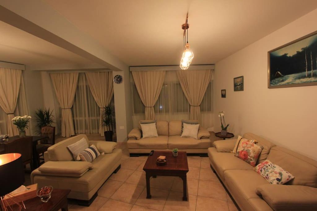 Superb Apartment steps away from Finikoudes Beach