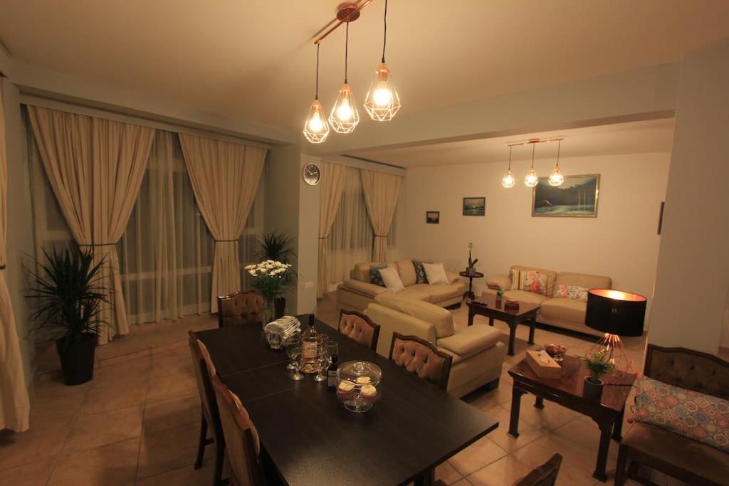 Superb Apartment steps away from Finikoudes Beach