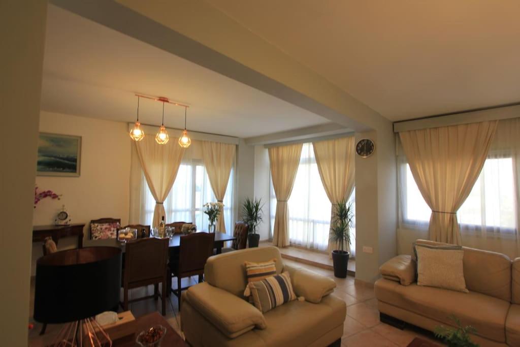 Superb Apartment steps away from Finikoudes Beach