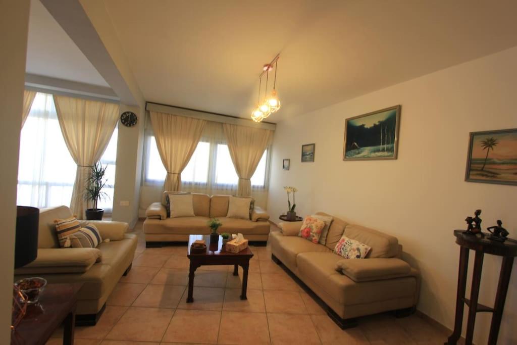 Superb Apartment steps away from Finikoudes Beach