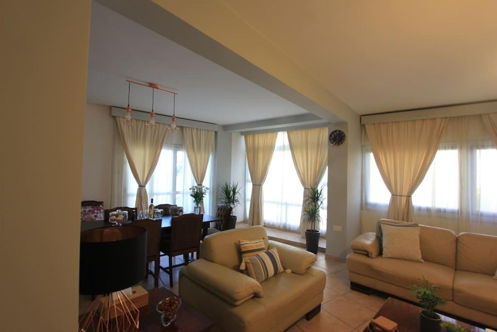 Superb Apartment steps away from Finikoudes Beach