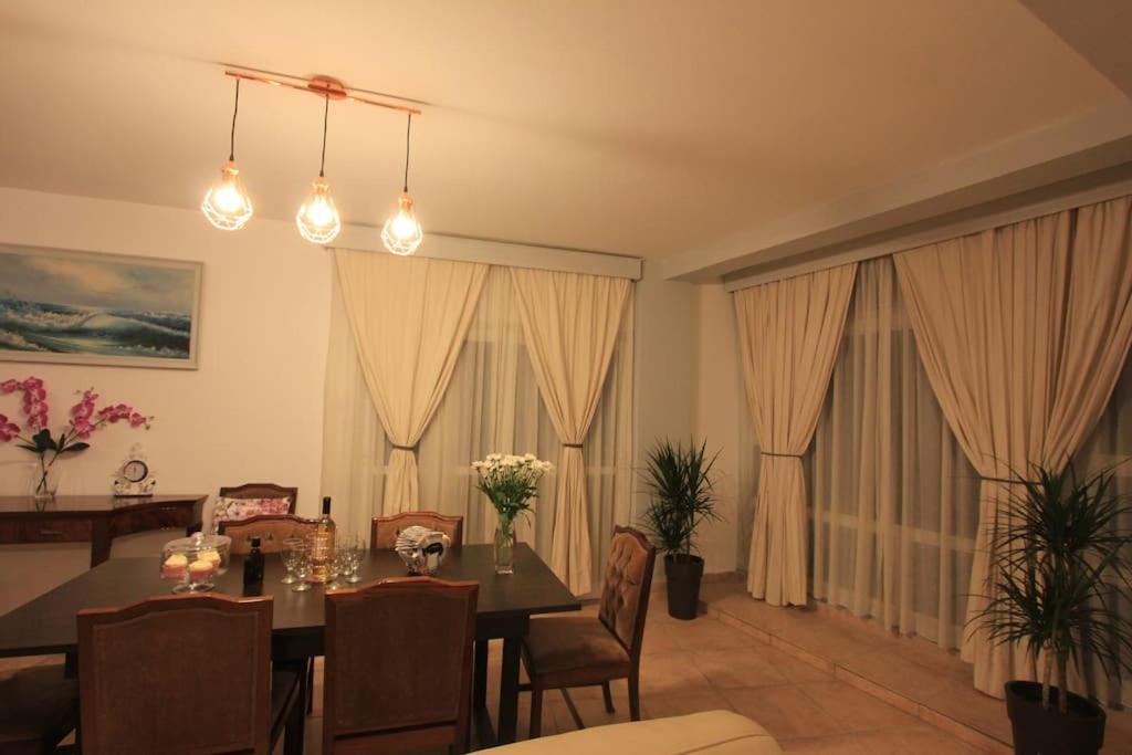 Superb Apartment steps away from Finikoudes Beach