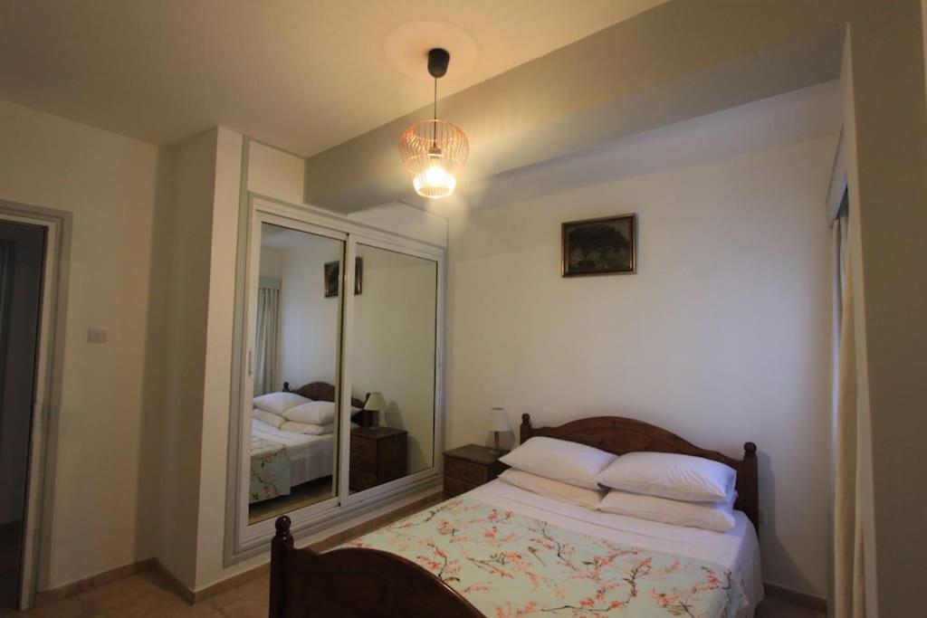 Superb Apartment steps away from Finikoudes Beach