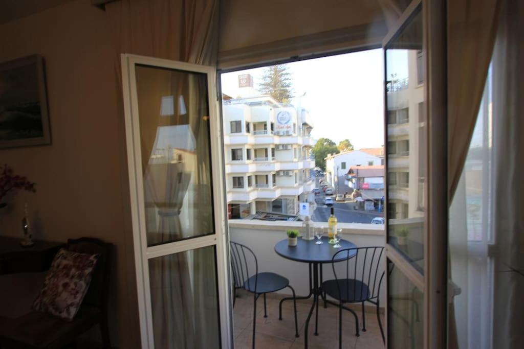 Superb Apartment steps away from Finikoudes Beach