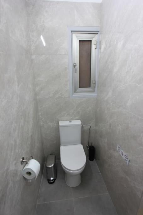 Superb Apartment steps away from Finikoudes Beach