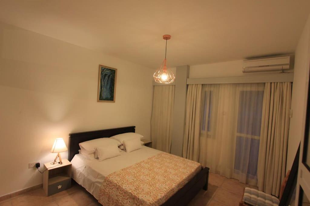 Superb Apartment steps away from Finikoudes Beach