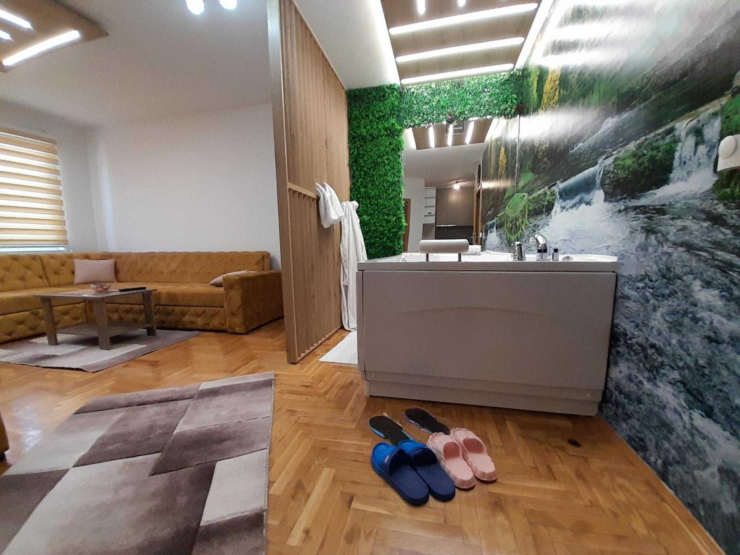 JACUZZI for RELAX - HOLLYWOOD Apartment, STUP, Sarajevo