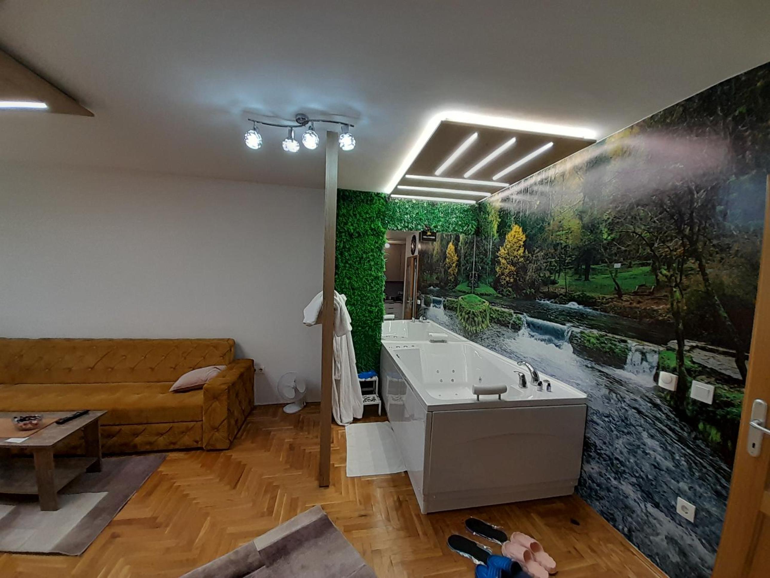 JACUZZI for RELAX - HOLLYWOOD Apartment, STUP, Sarajevo