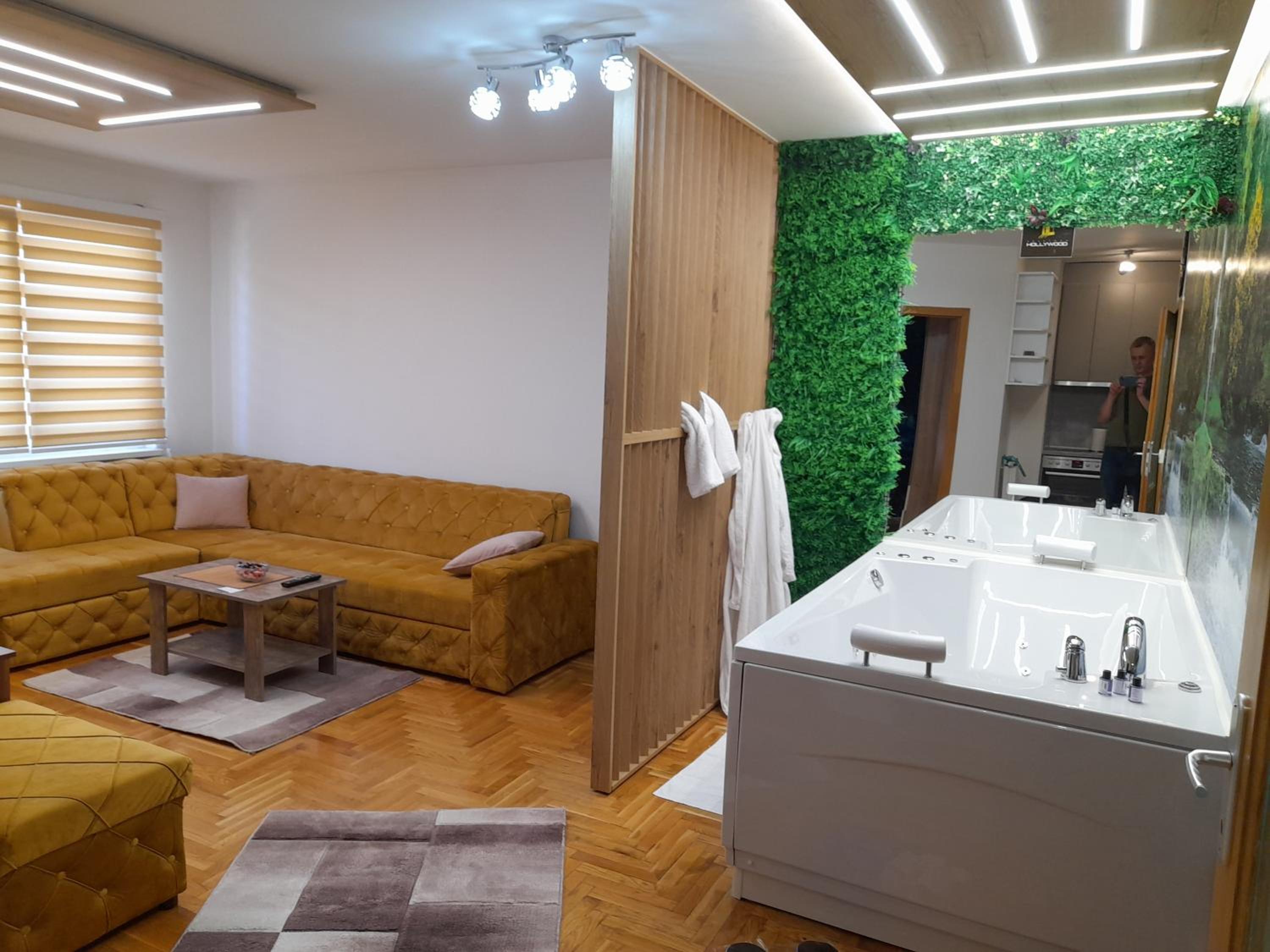 JACUZZI for RELAX - HOLLYWOOD Apartment, STUP, Sarajevo