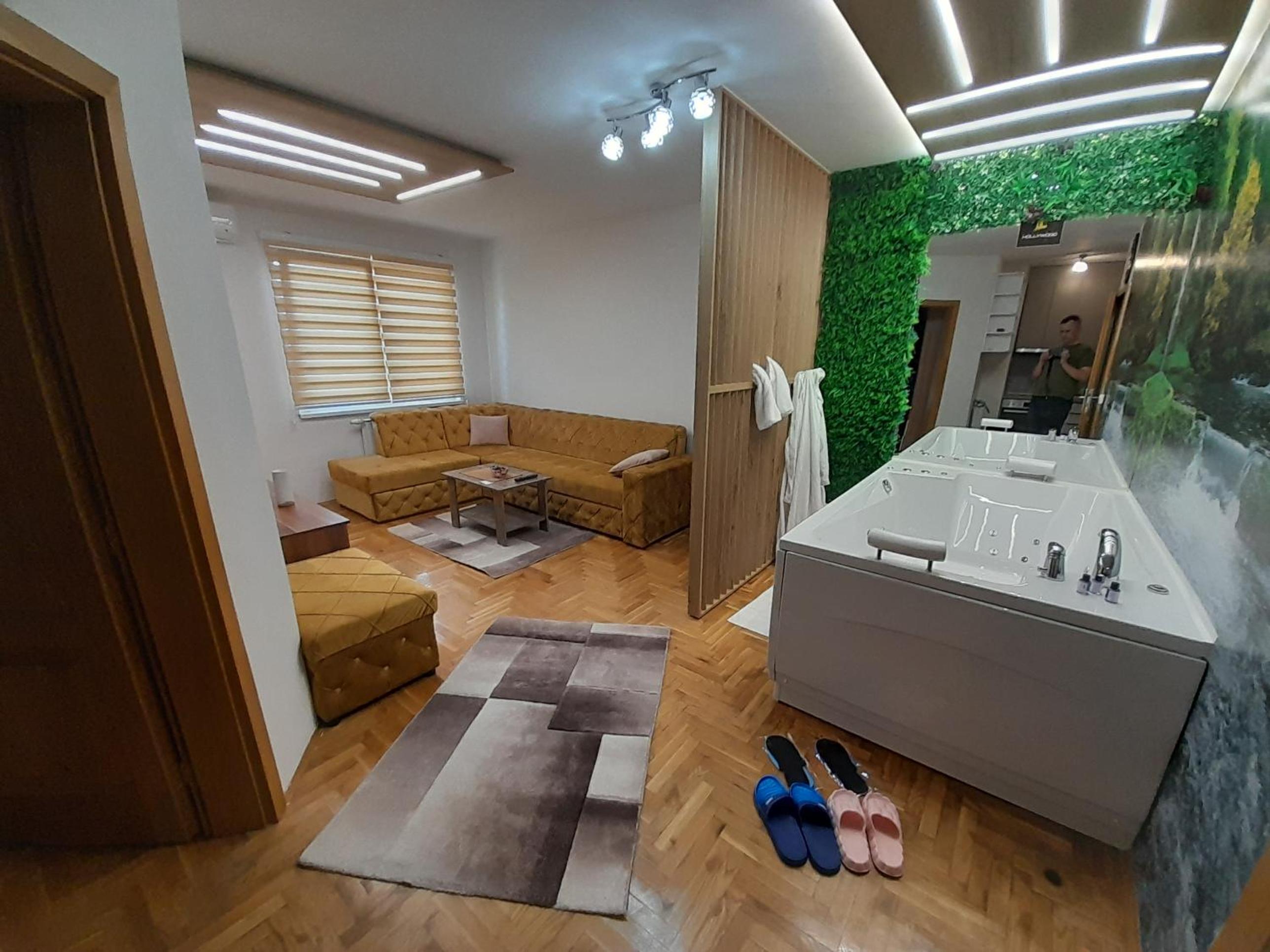 JACUZZI for RELAX - HOLLYWOOD Apartment, STUP, Sarajevo