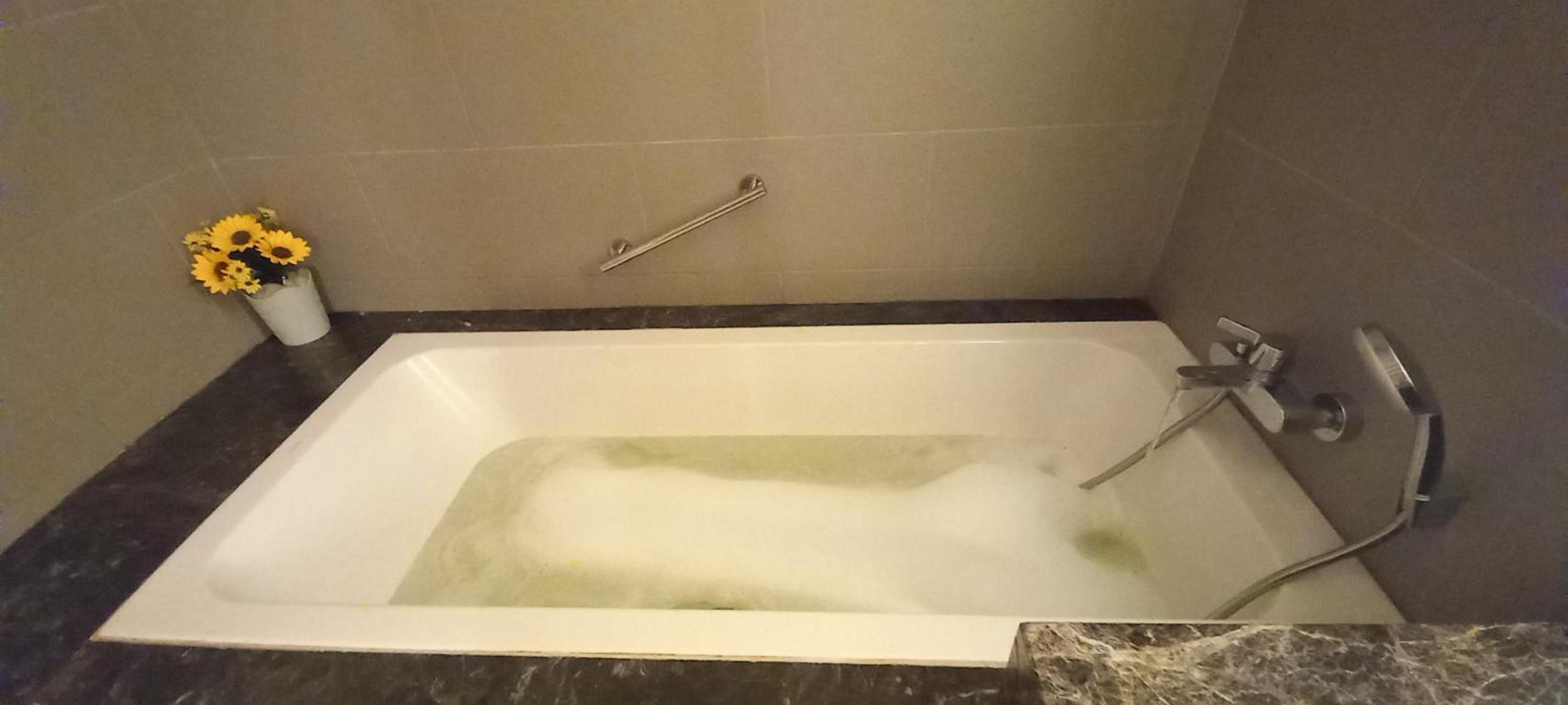 Cozy Apartment with Jacuzzi and Sauna at 188 Suites Klcc