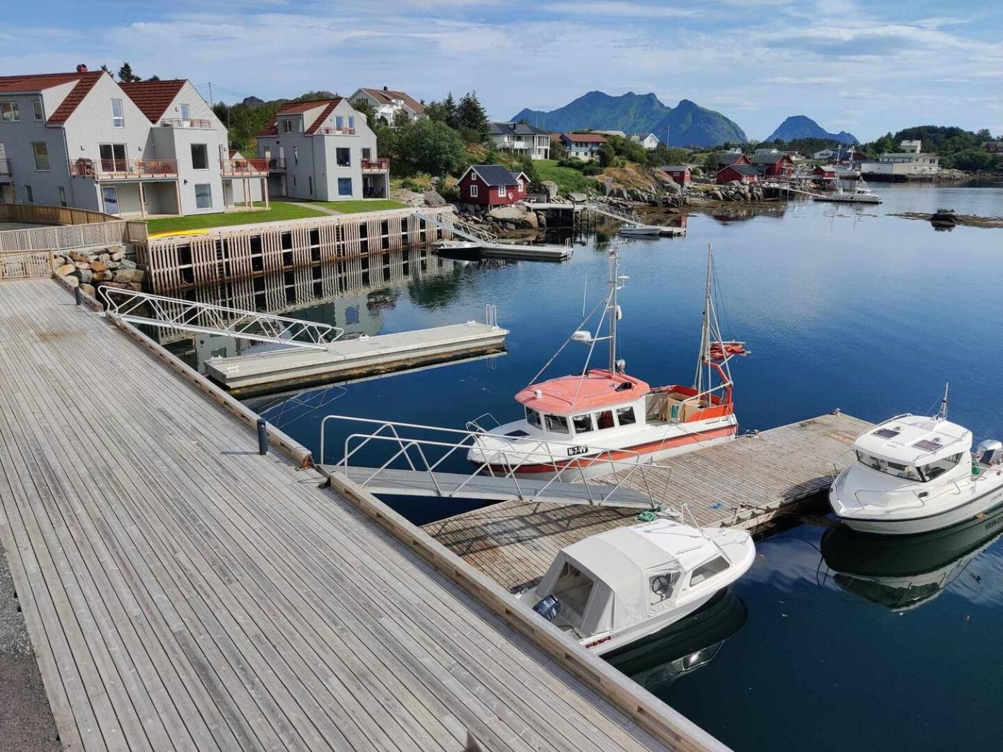 Ny rorbu på kaikanten view 3