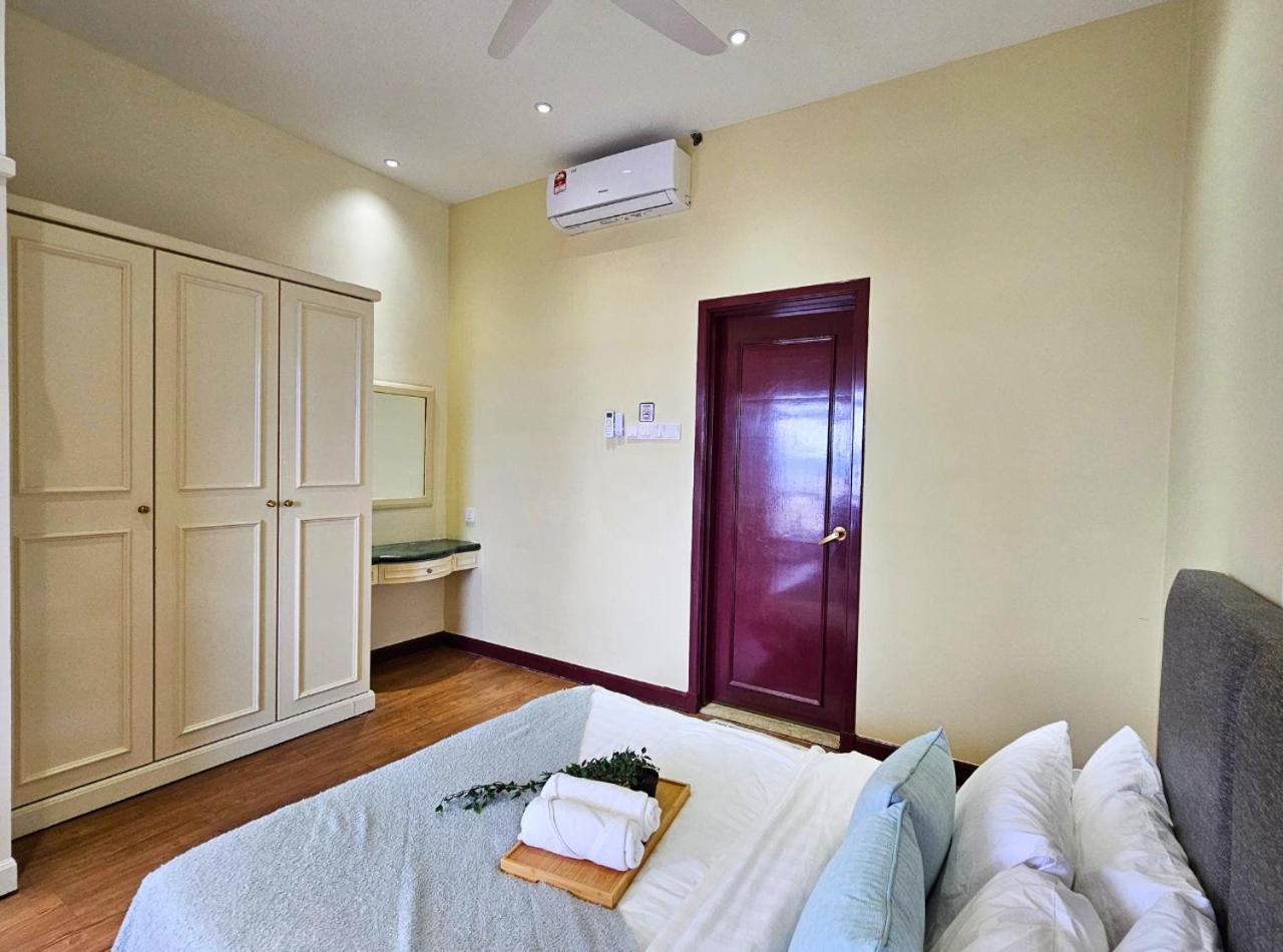 Bukit Bintang 1BR 5pax Walk to LRT & Monorail Stn by Cloud Host